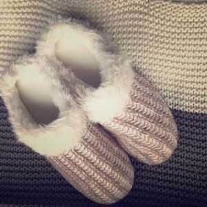 Isotoner sweater knit slippers, 6.5-7